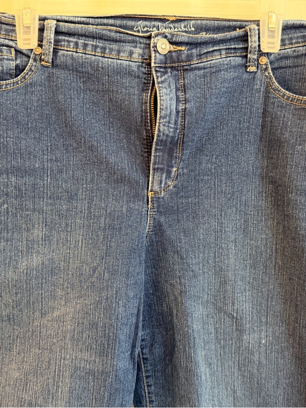 Gloria Vanderbilt Navy Blue Denim Capri with Slimming Waist Detail - Picture 2 of 6